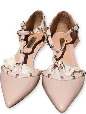 Halogen Olson Nude Pointy Toe Studded T-Strap Flat Patent Leather Womans 9